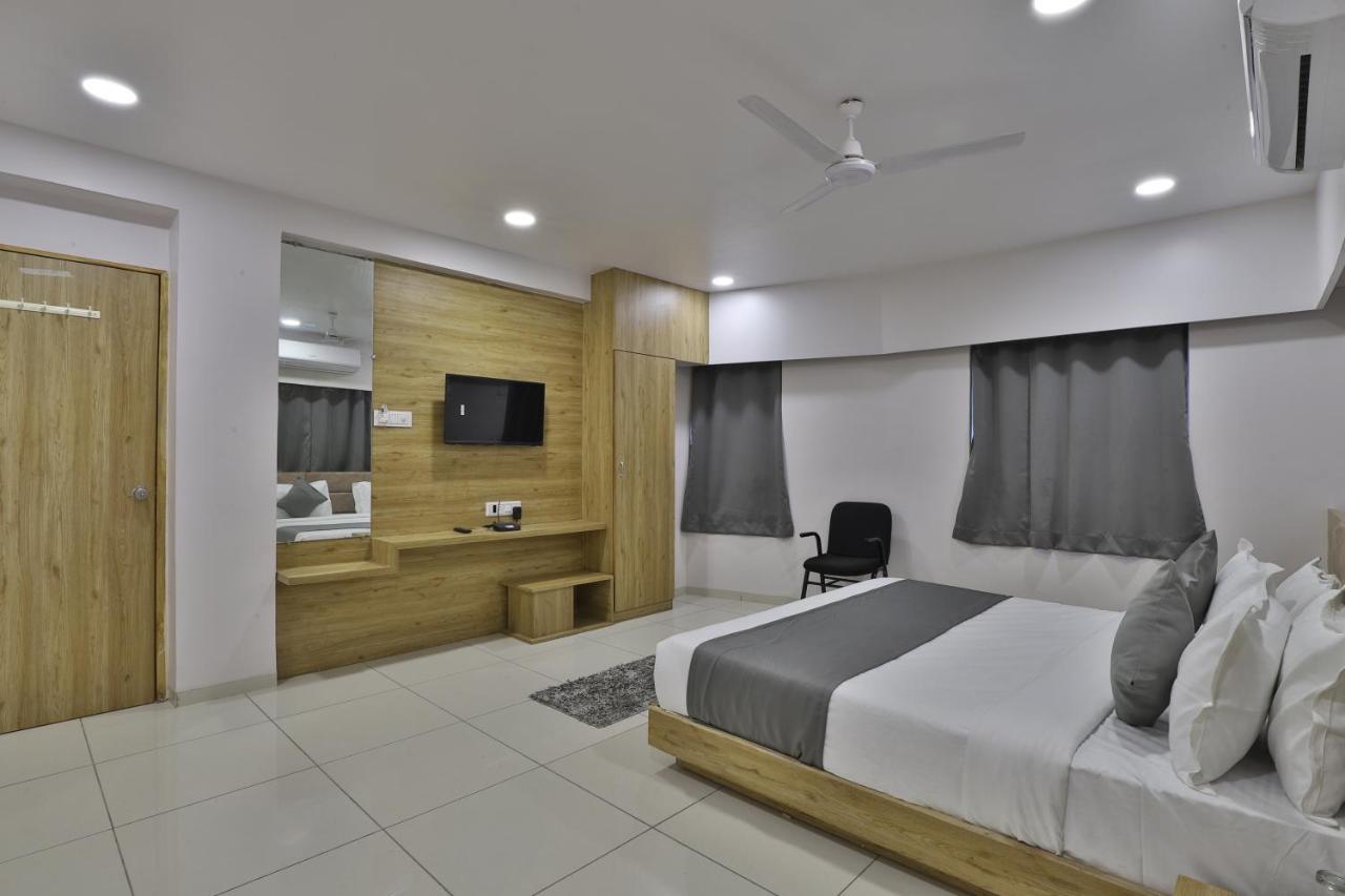 Hotel Monville Group วาโดดารา ภายนอก รูปภาพ